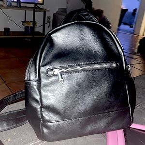 Black pack brand new never use it